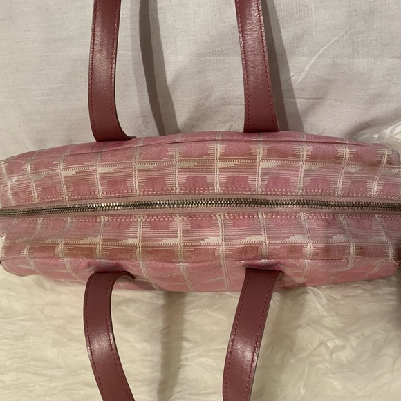 CHANEL PURSE - Picture 4 of 11